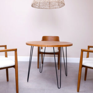 Caspar dining table