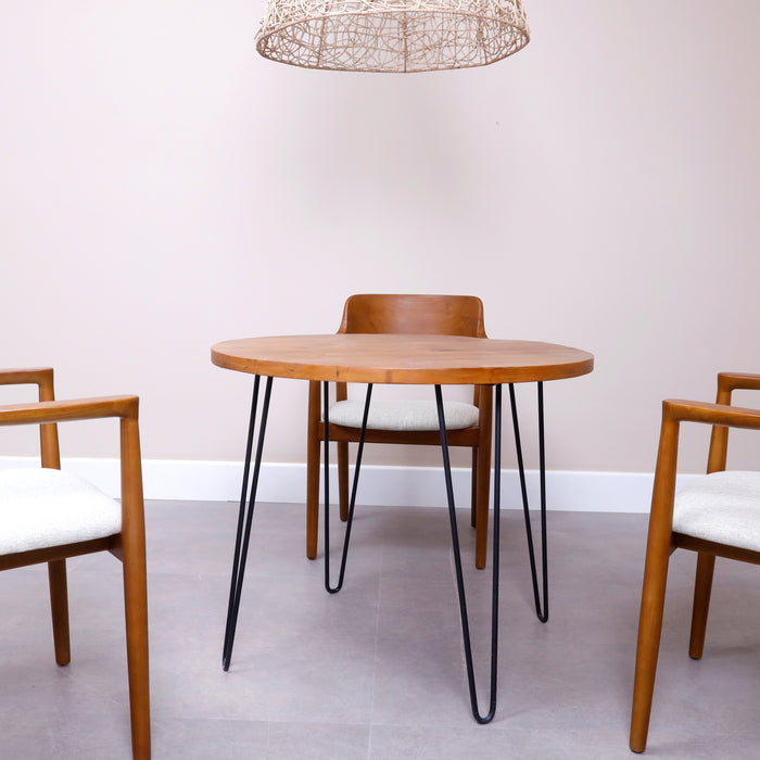 Caspar dining table